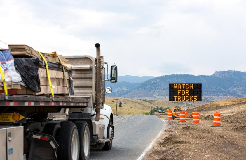 Wanco Inc 3 Line Message Sign w Hydraulic Lift – WTLMB(A)