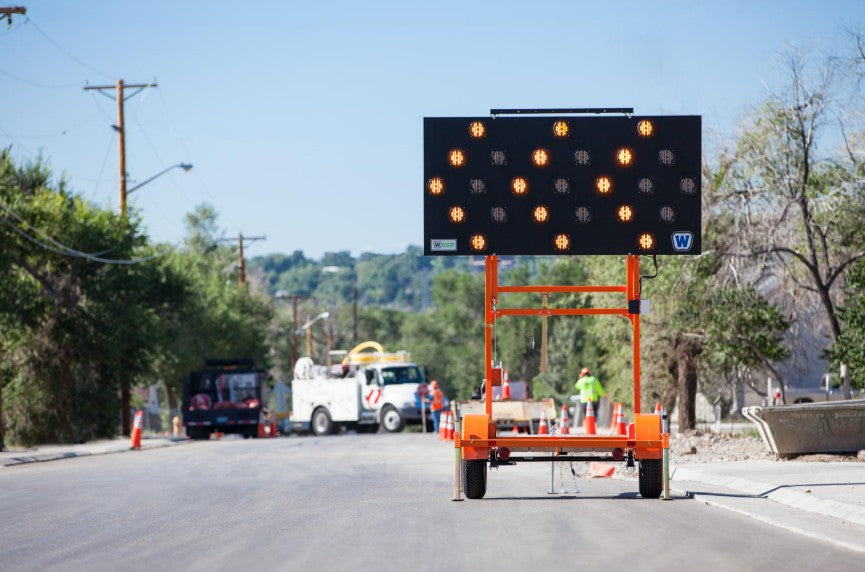 Wanco Inc 15Light Connected Folding Arrow Board – WTSP55LSA